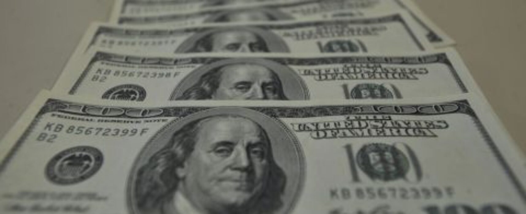 Dólar cai para R$ 5,16 um dia após segundo turno das eleições