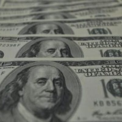 Dólar cai para R$ 5,16 um dia após segundo turno das eleições