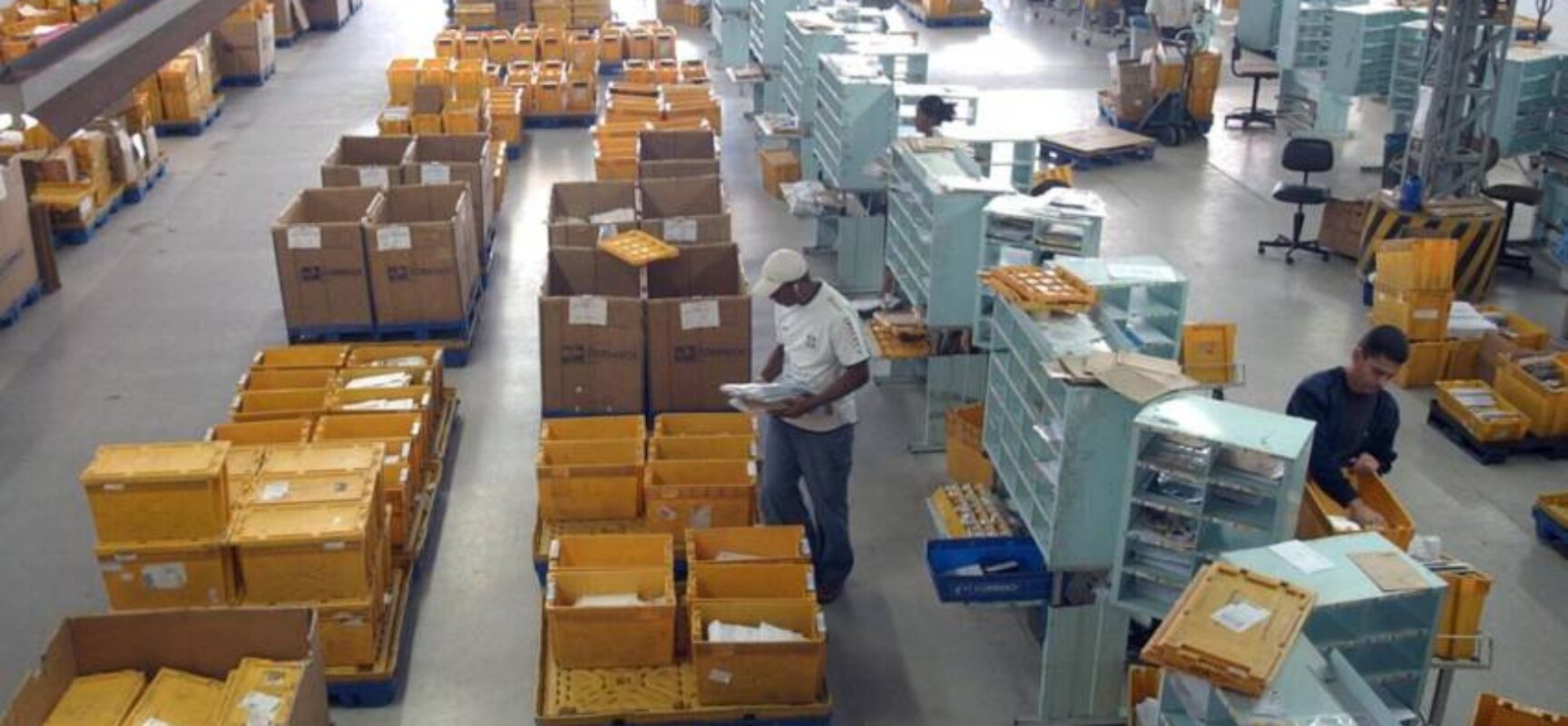 Correios vão leiloar 175 mil bens não entregues aos destinatários