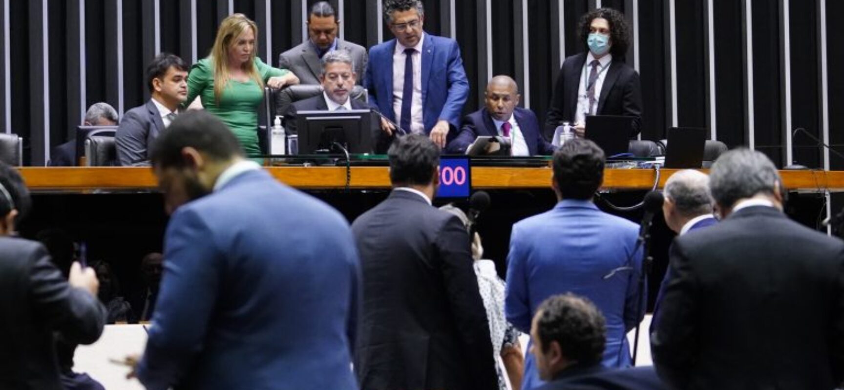 Câmara aprova MP que aumenta para 45% a margem do crédito consignado de servidores federais