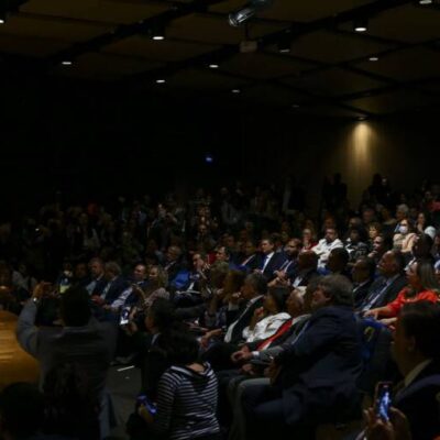 Presidente eleito se encontra com parlamentares e diz que vai dialogar