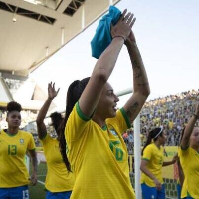 Seleção feminina bate Canadá nos acréscimos em último amistoso de 2022