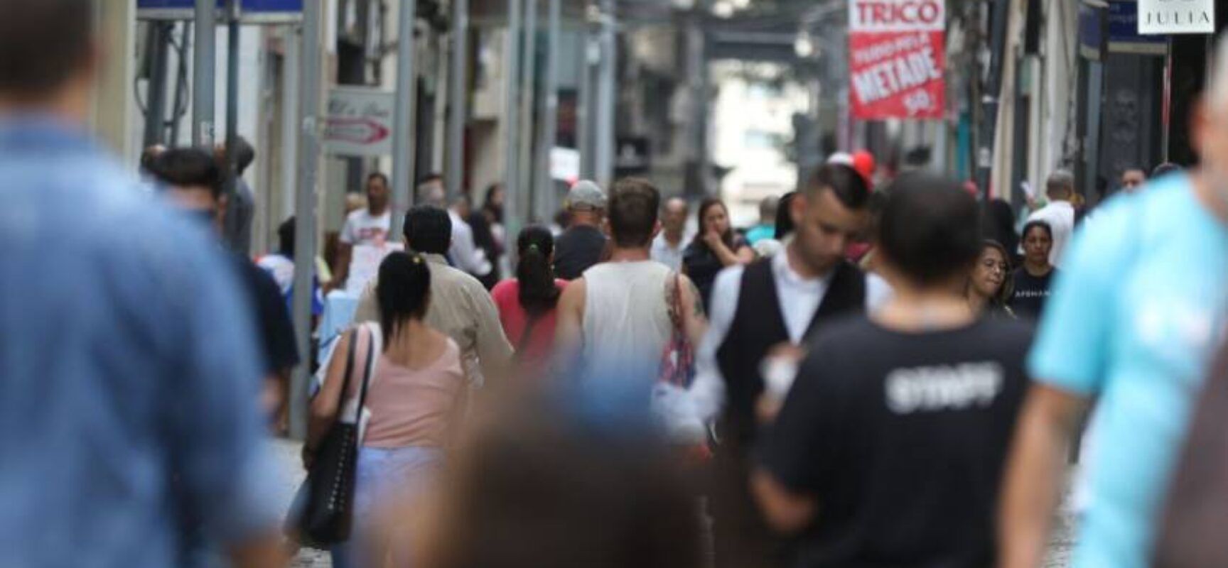 Brasil registra 92 mortes e 12,6 mil novos casos de covid-19
