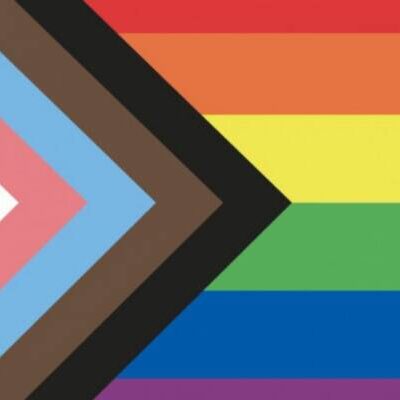 Bandeira LGBTQIA+ ganha nova versão; entenda atualização