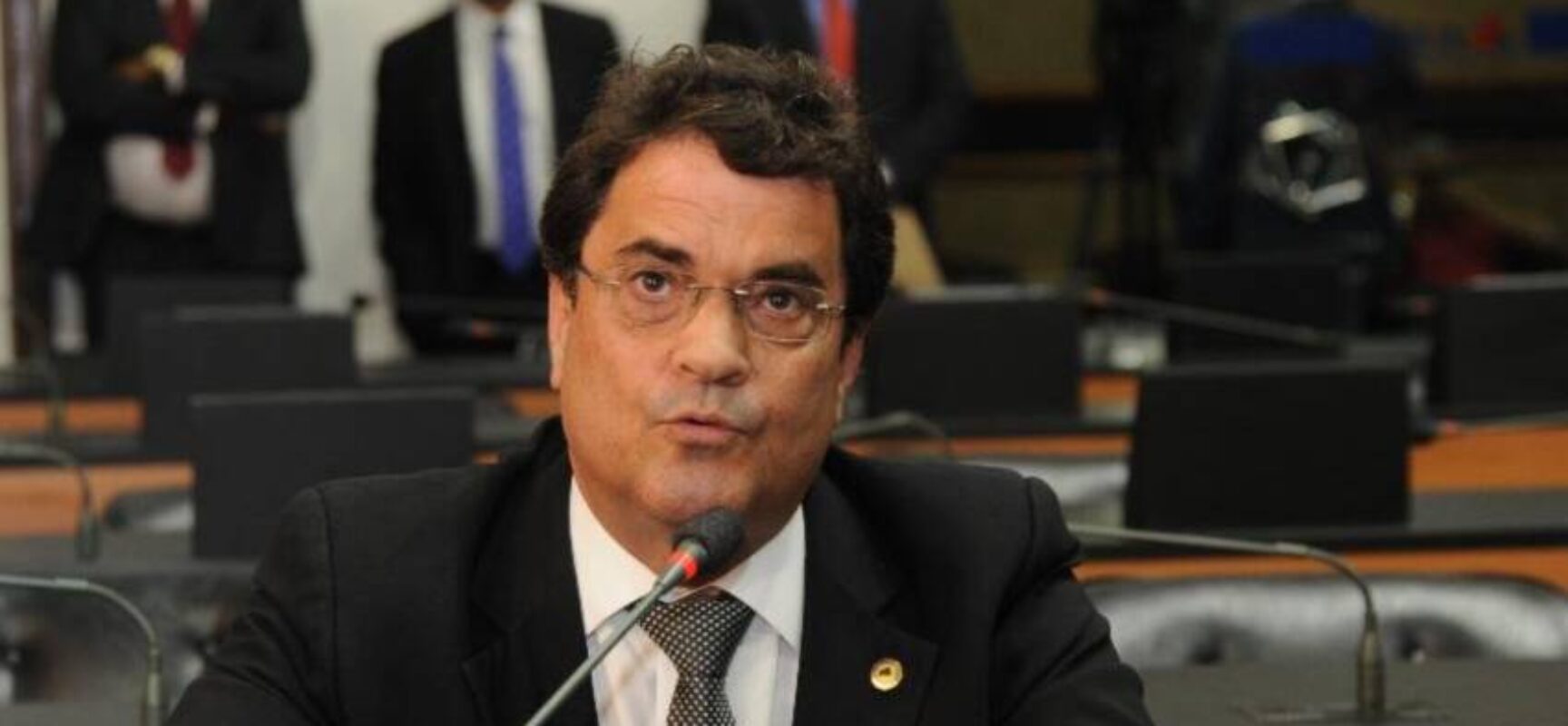 PSB cogita indicar Angelo Almeida para secretário e garantir mandato para Fabíola Mansur