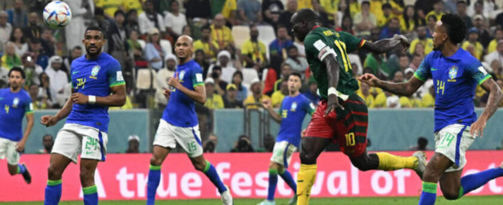 Brasil perde para Camarões por 1 a 0, mas avança em 1º para as Oitavas