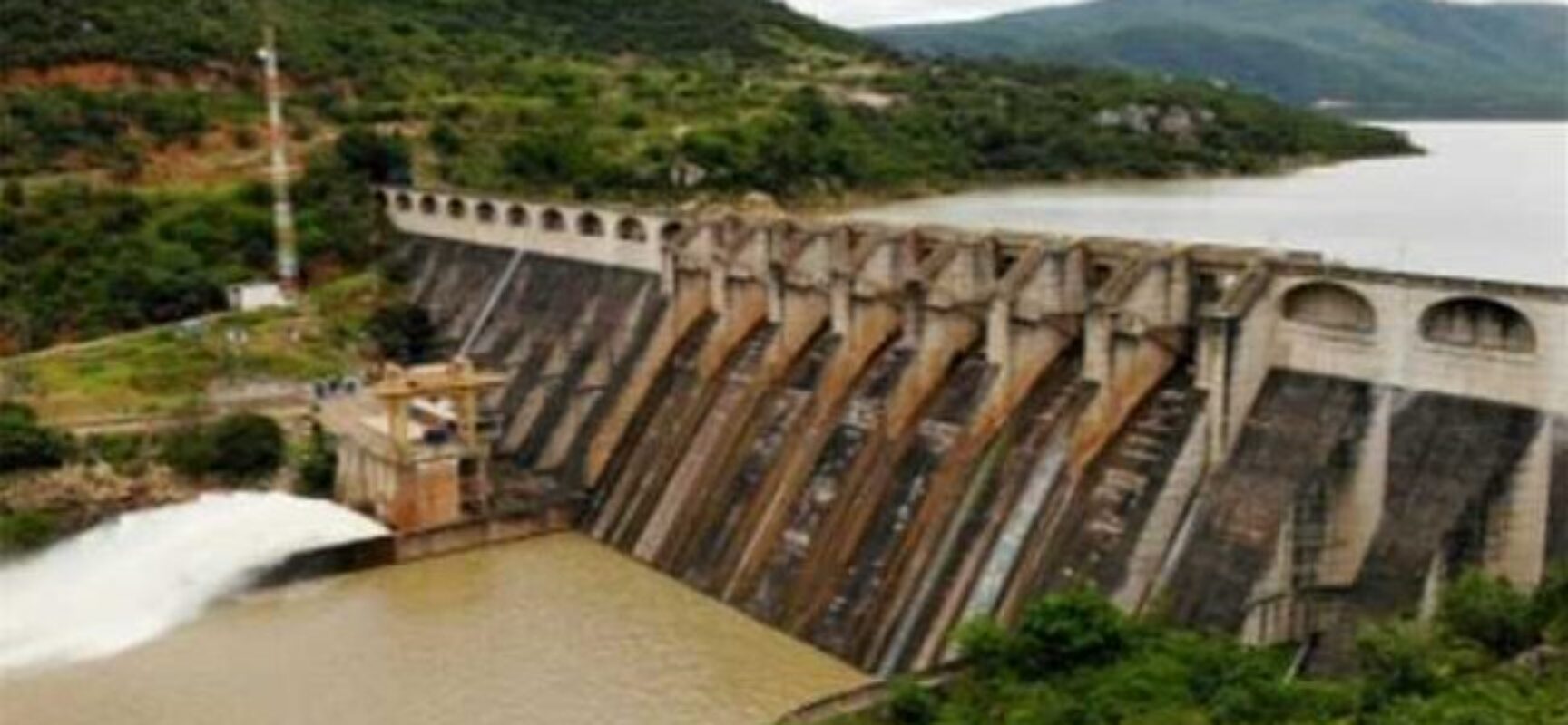 Prefeitura de Ilhéus desmente informações de que aumento da vazão de barragem pode atingir a cidade