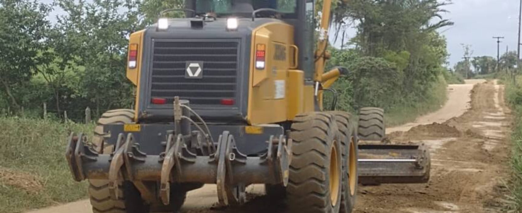 Prefeitura executa serviços de zeladoria na Roça do Povo área rural de Itabuna