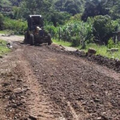 Prefeitura de Itabuna executa serviço de terraplanagem na Rua do Cajueiro e no Vale do Sol