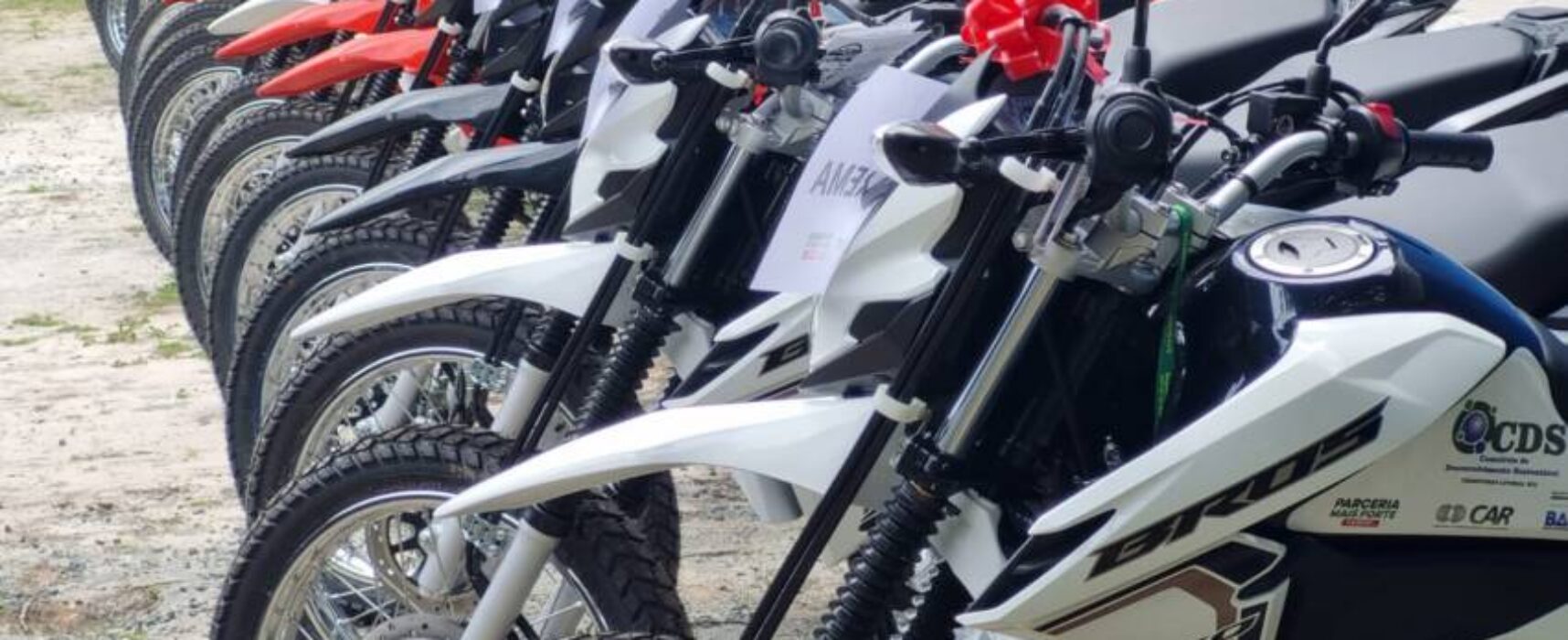 Municípios do Litoral Sul recebem motos e equipamentos para incrementar a produção de agricultores familiares