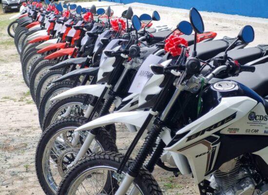 Municípios do Litoral Sul recebem motos e equipamentos para incrementar a produção de agricultores familiares