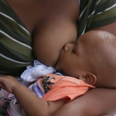 Comissão aprova projeto que obriga escola a adotar medidas para acolher aluna que amamenta