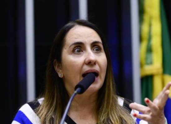 PEC da Transição é ‘malandragem’ e ‘lambança com dinheiro público’, afirma deputada do Novo