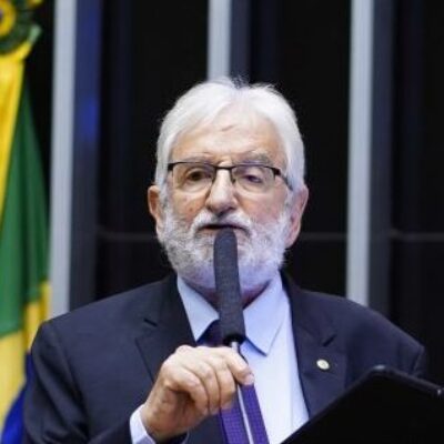 Comissão aprova reserva de vagas em universidades para pessoas com deficiência e bolsistas