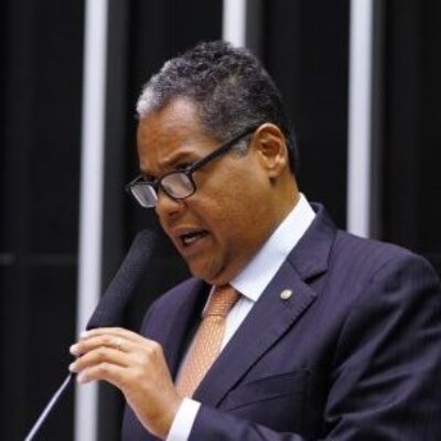 Câmara aprova projeto que aumenta pena para crime de injúria racial