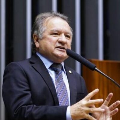 Comissão aprova oferta gratuita de cursos de informática em instituições públicas para idosos