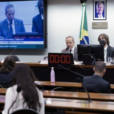 Comissão aprova proposta que altera sistema tributário brasileiro