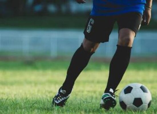 Futebol: confira 7 benefícios do esporte mais praticado no Brasil