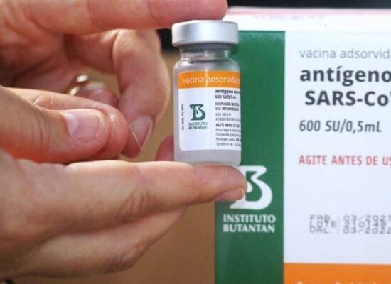 Ministério da Saúde compra 750 mil doses da Coronavac para vacinação de crianças