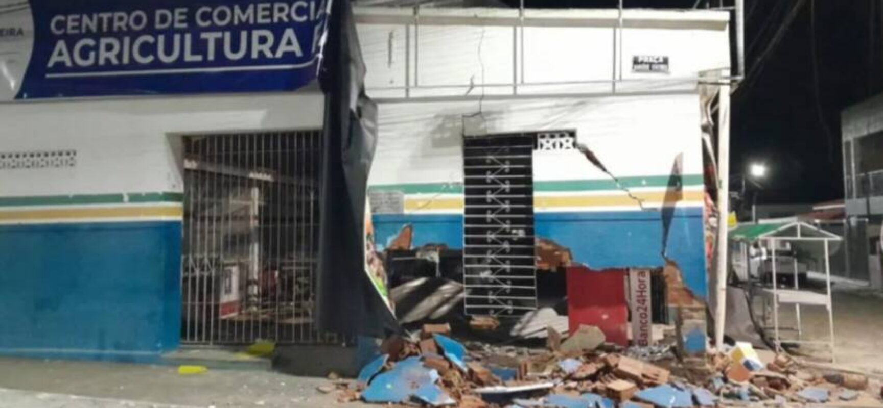 Caixa eletrônico é explodido por homens armados no interior da Bahia