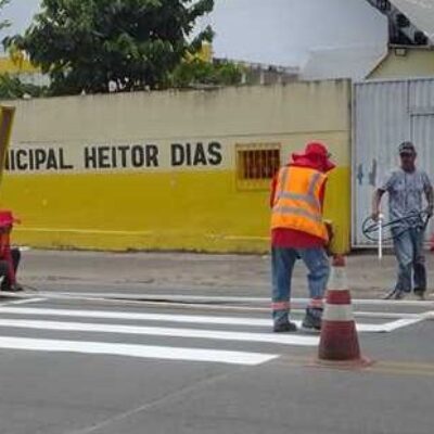 Volta às aulas: Sutram reforça sinalização de trânsito em frente às escolas