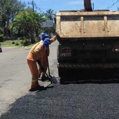 A pedido do prefeito Mário Alexandre, Estado realiza operação tapa-buracos na Zona Norte de Ilhéus