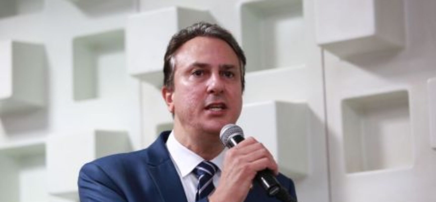 Santana põe alfabetização na idade certa como maior prioridade do MEC