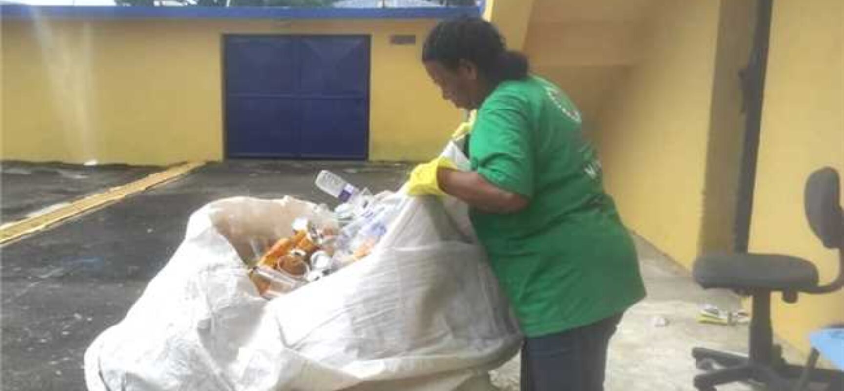Prefeitura anuncia parceria com cooperativa de catadores para coleta de lixo no Estádio Mário Pessoa