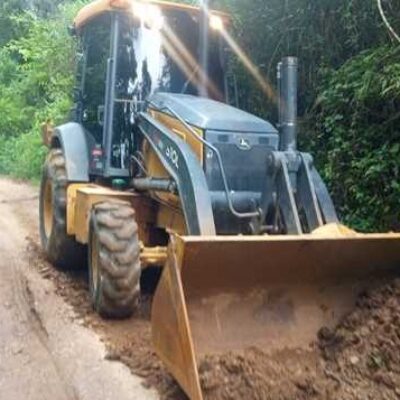 Prefeitura de Ilhéus realiza serviço emergencial na estrada de Inema