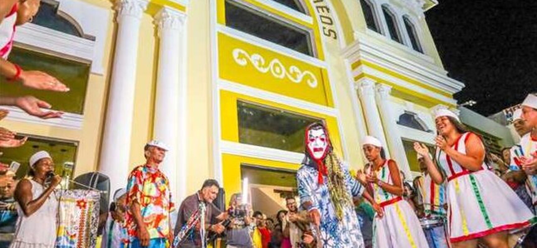 Cultura e alegria marcam Dia de Reis com encontro de Bumba Meu Boi no Centro Histórico de Ilhéus
