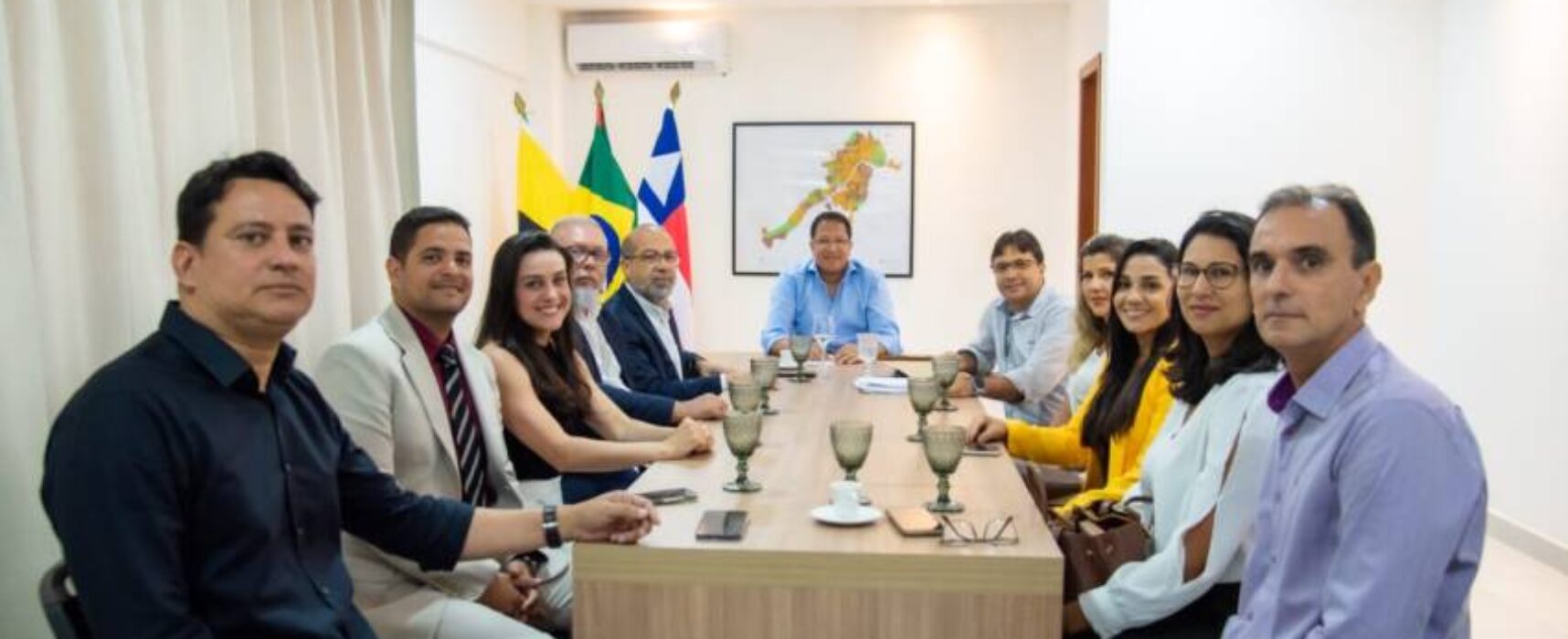 Prefeito Augusto Castro assina decreto que reestrutura Procuradoria-Geral do  Município