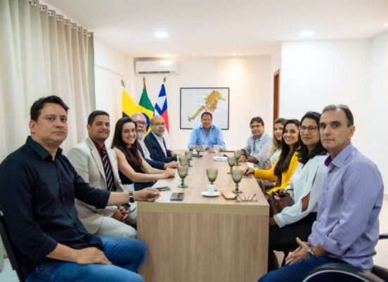 Prefeito Augusto Castro assina decreto que reestrutura Procuradoria-Geral do  Município