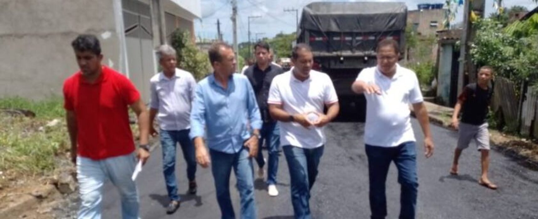 Prefeitura inicia a pavimentação da ligação entre os bairros Santo Antônio e São Roque