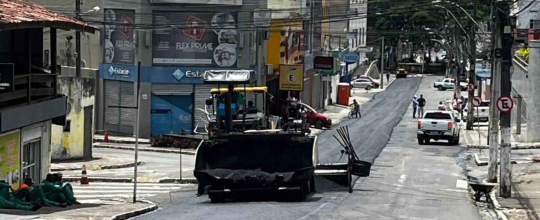 Prefeitura faz recapeamento asfáltico da Avenida Almirante Tamandaré