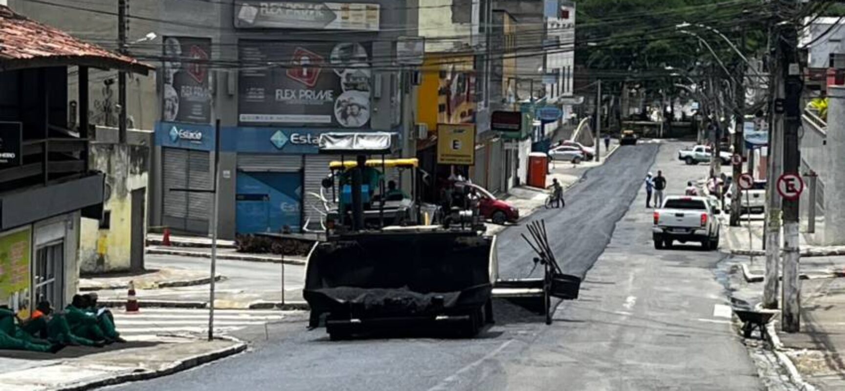 Prefeitura faz recapeamento asfáltico da Avenida Almirante Tamandaré