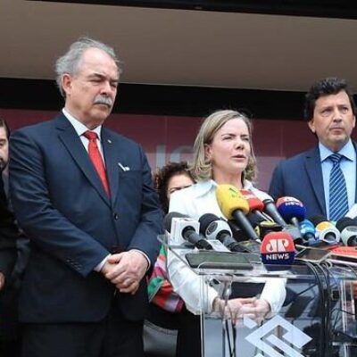 Deputados do PT entram com representação criminal contra Bolsonaro