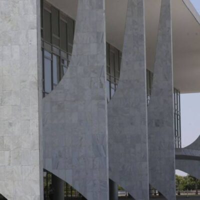 Lula determina retirada de 8 estatais de programa de privatização