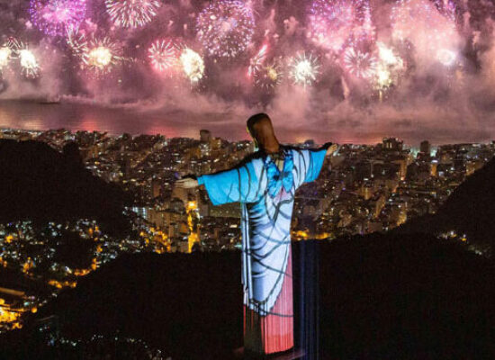Já é 2023! Brasil celebra chegada do ano novo; veja a festa