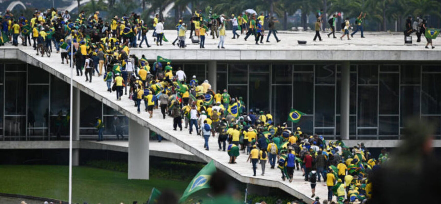 BRASÍLIA EM CHAMAS: Lula decreta intervenção federal na segurança pública do DF