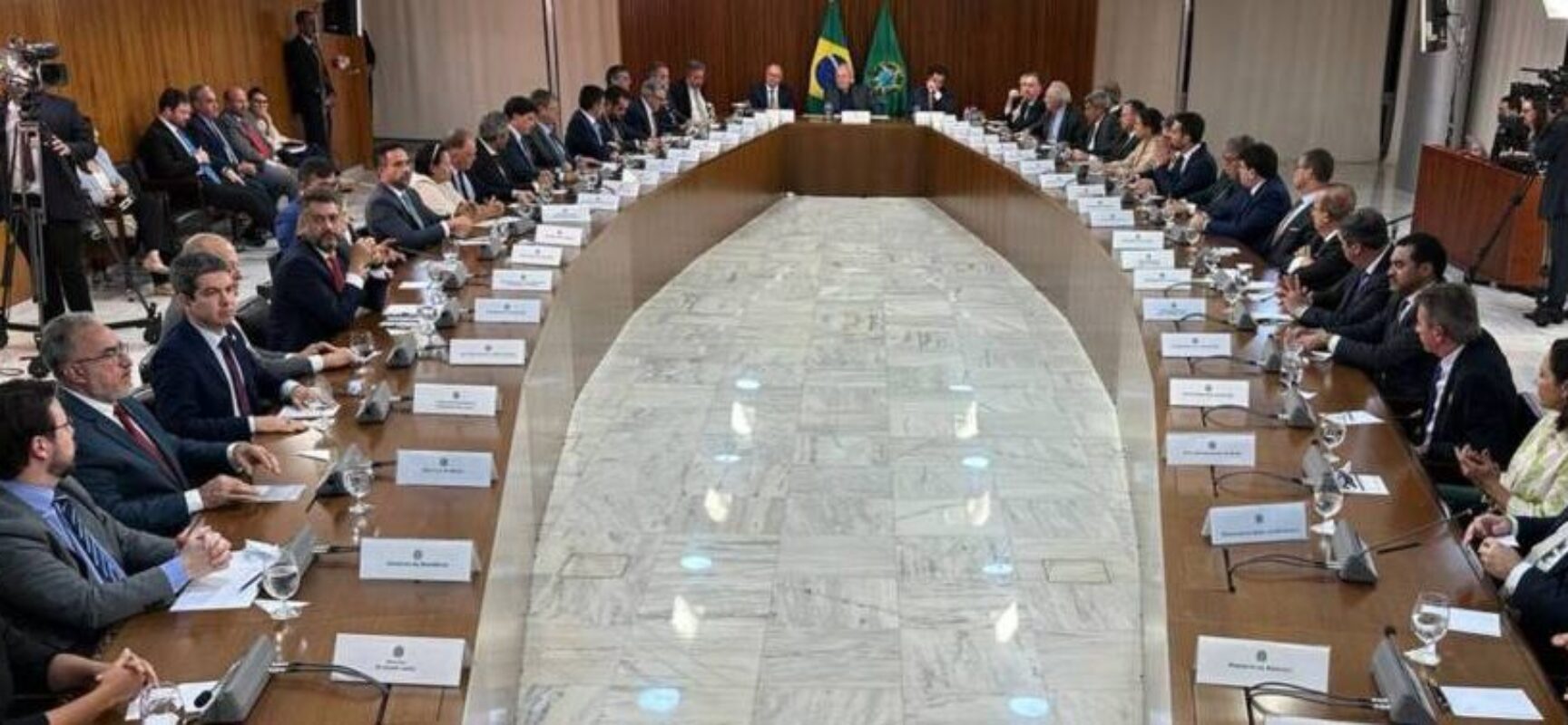 Em reunião com Lula, governadores condenam atos antidemocráticos