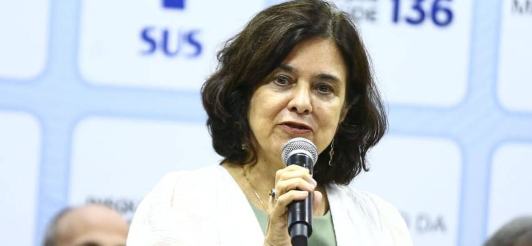 Nísia Trindade assume Saúde e diz que gestão será pautada pela ciência