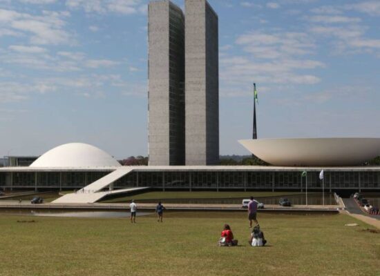 Parlamentares eleites reúnem-se pela primeira vez em Brasília