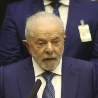 Em seu primeiro dia como presidente, Lula assina 52 decretos e 4 MPs