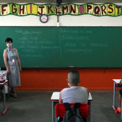 MEC divulga nova tabela para salário educação