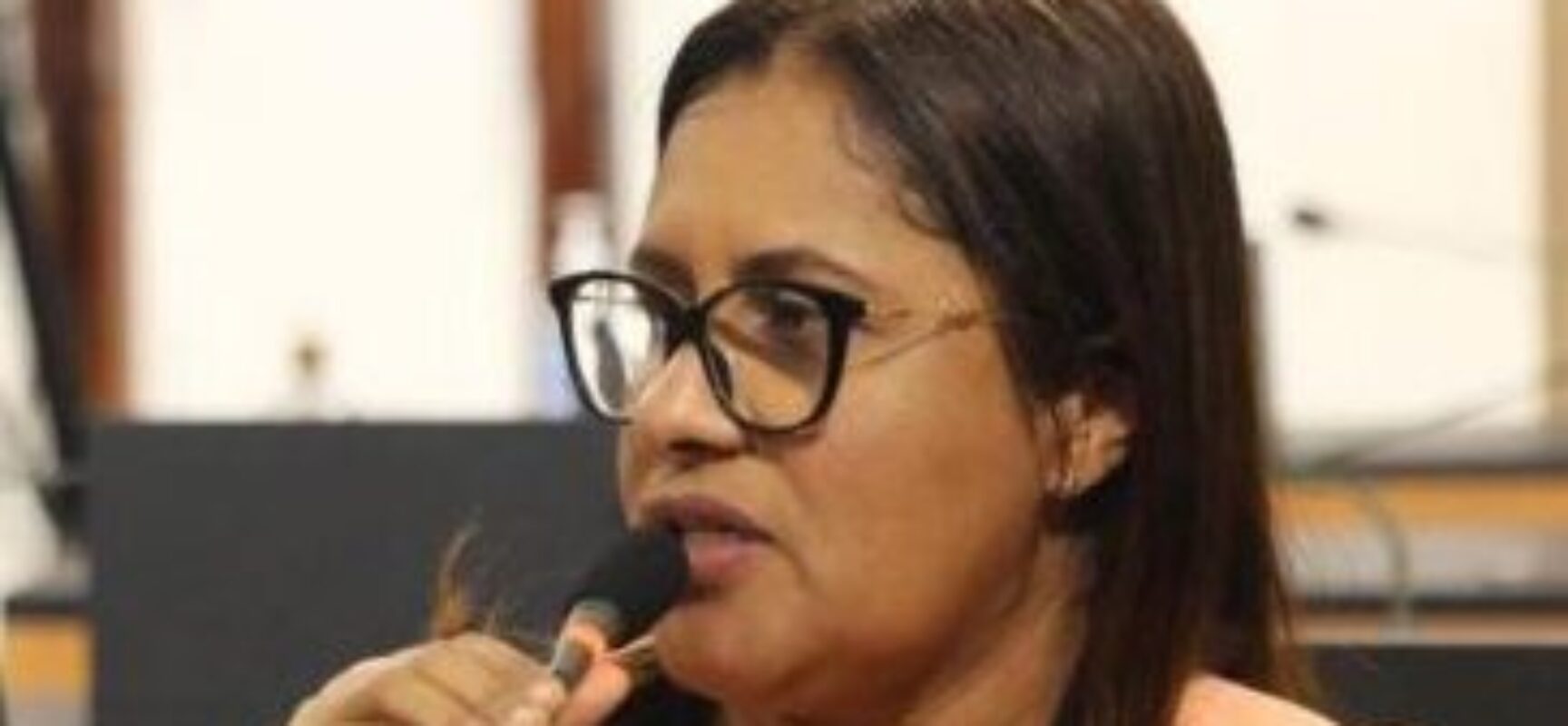 Kátia Oliveira propõe ao estado criação de poupança escolar para jovens carentes