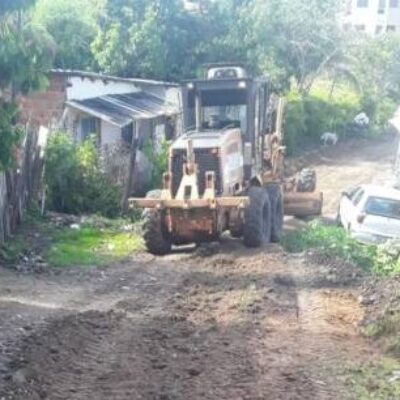 Prefeitura de Itabuna recupera via de acesso  dos ônibus em Nova Ferradas