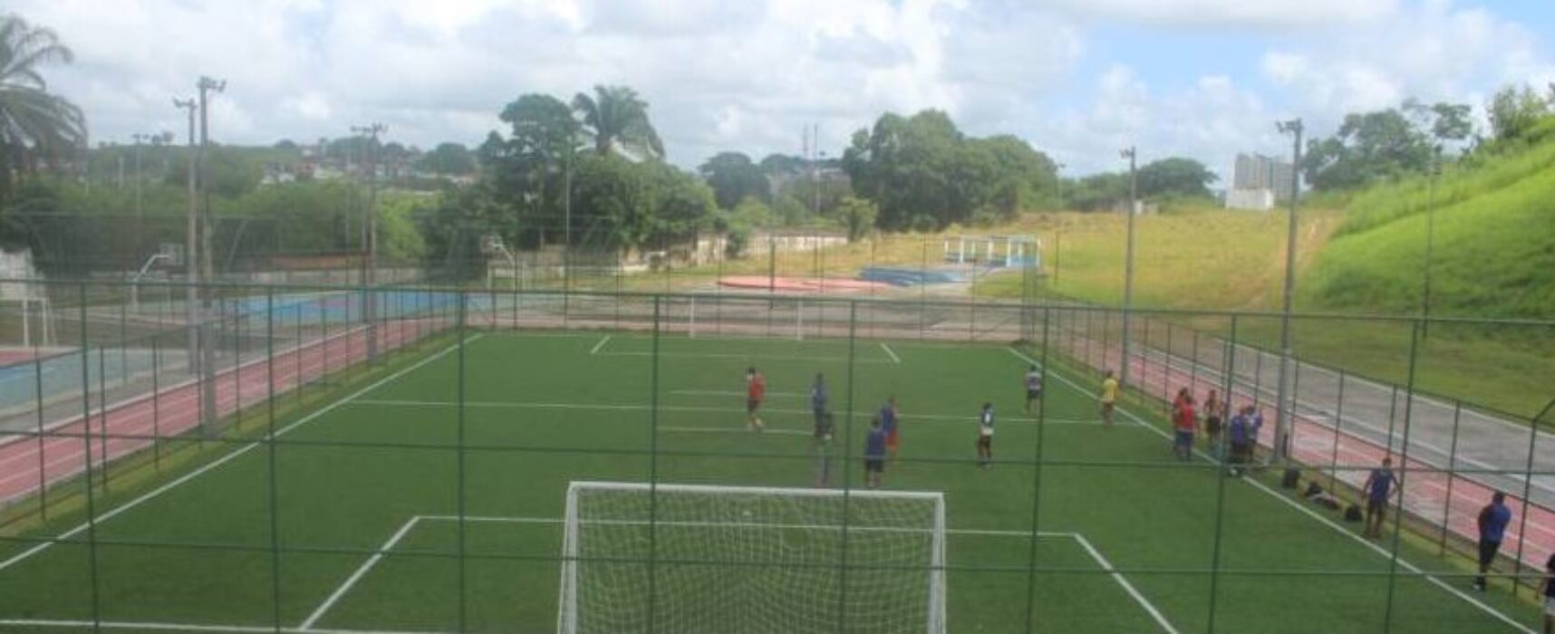 Atividades esportivas realizadas na Vila Olímpica Professor Everaldo Cardoso em Itabuna servem para a integração social