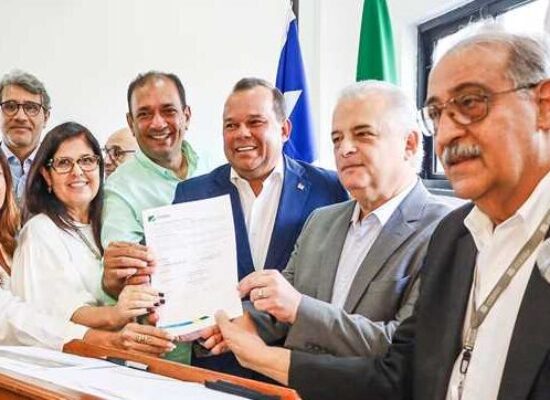 Mário Alexandre assina contrato de cessão de uso para revitalização do antigo Porto de Ilhéus