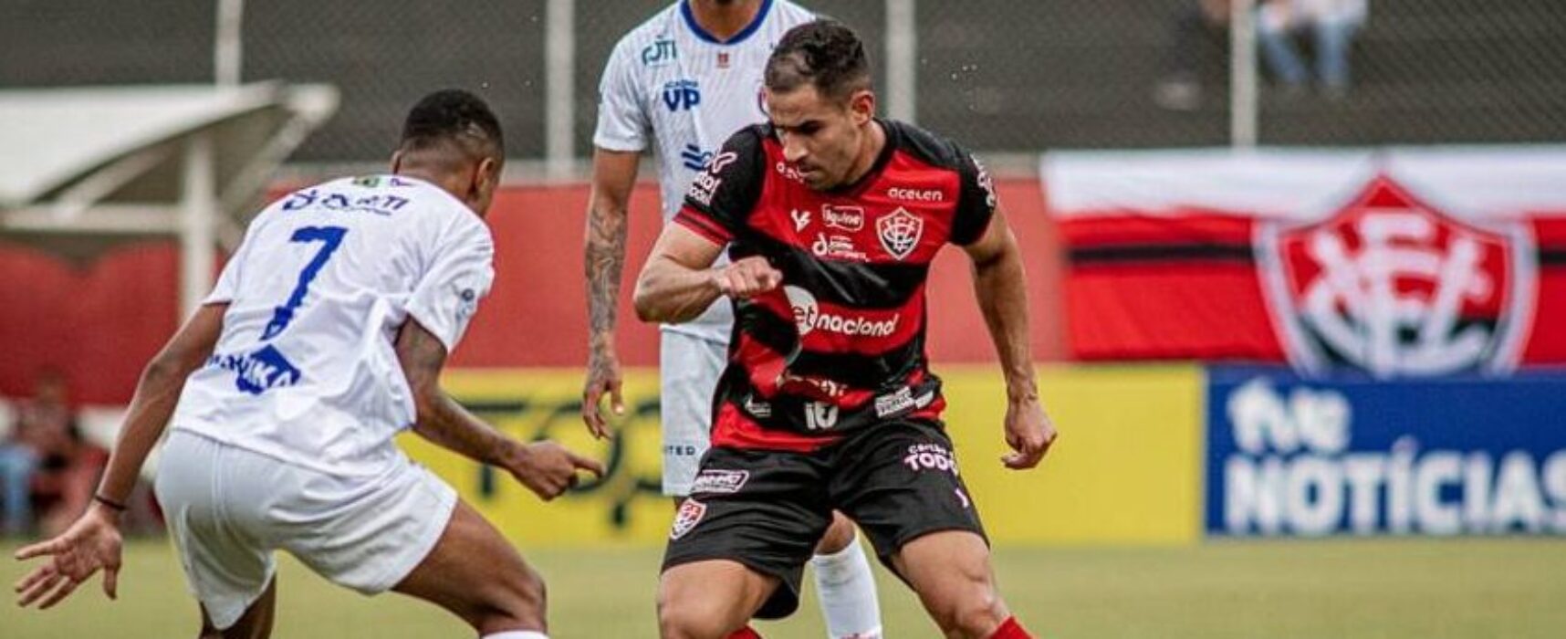 Vitória e Barcelona de Ilhéus empatam. Os dois não se classificam e morrem abraçados!
