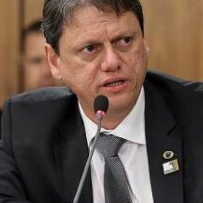 Tarcísio anuncia hospital de campanha da Marinha em São Sebastião com 300 leitos